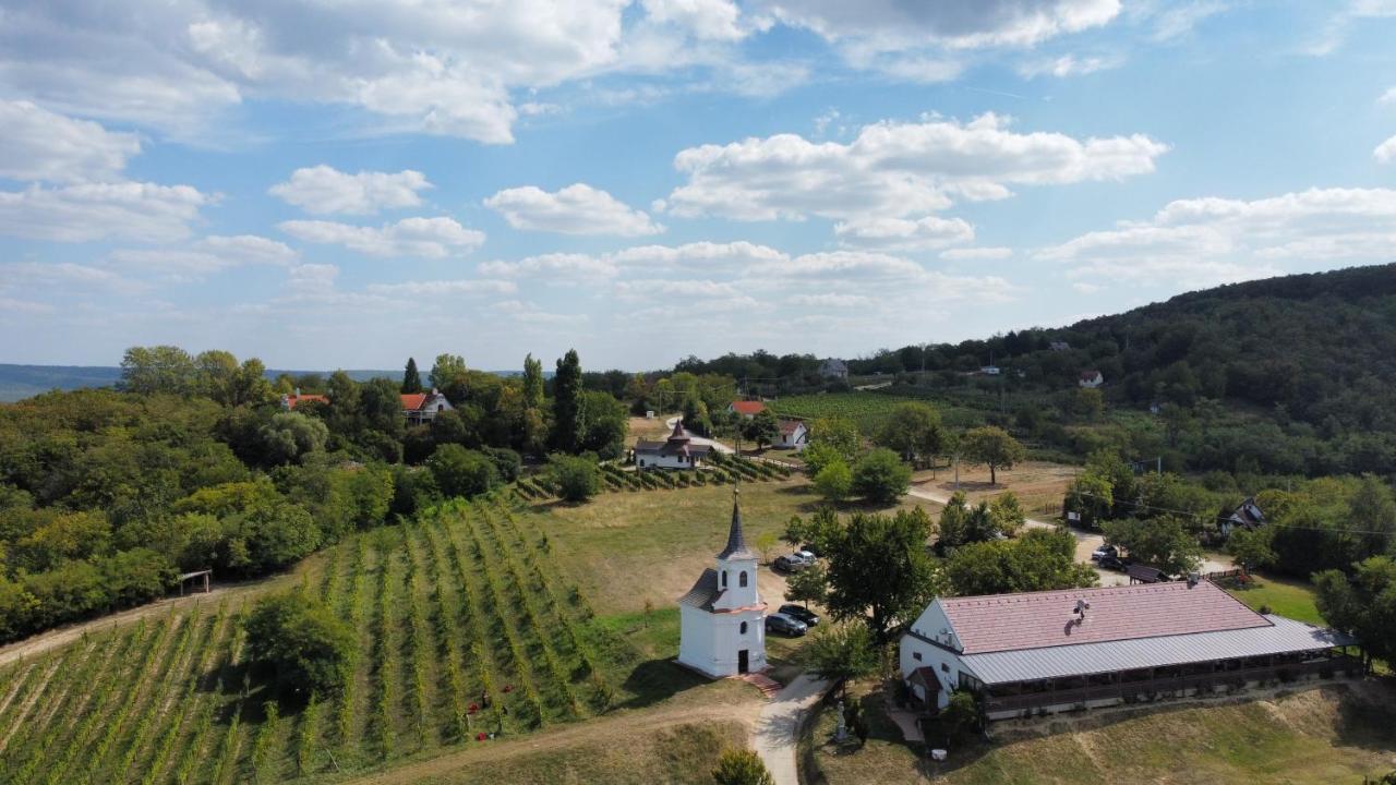 Lelle Vineyard Cottages Balatonlelle Exterior foto