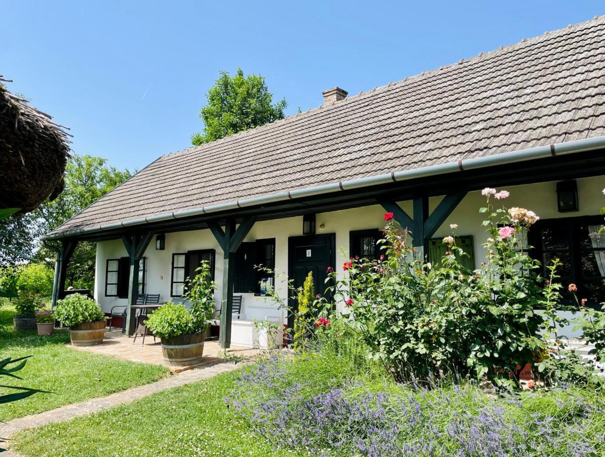 Lelle Vineyard Cottages Balatonlelle Exterior foto